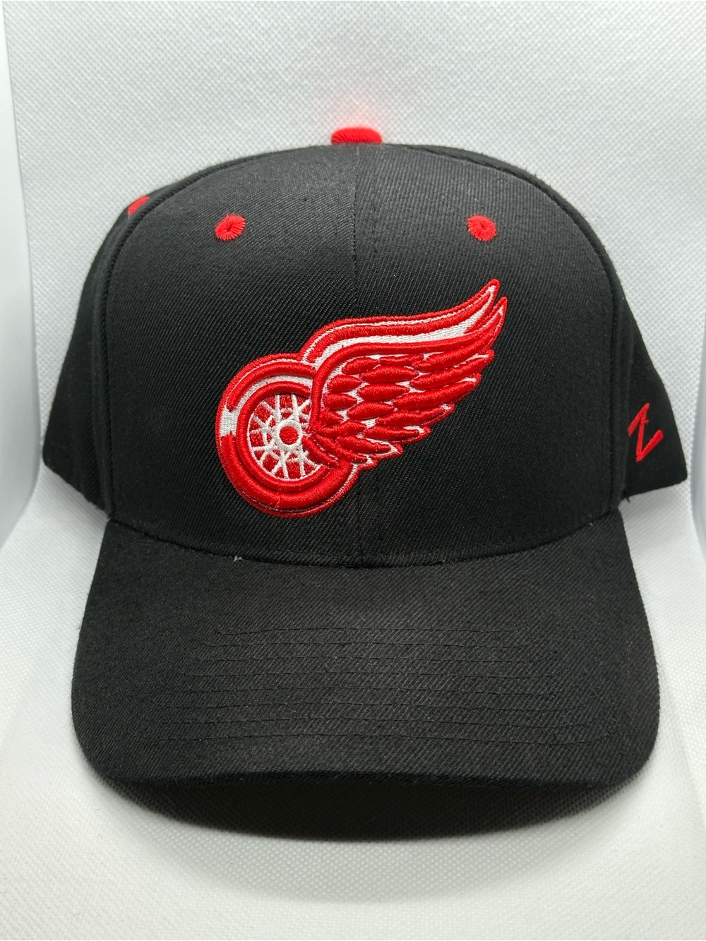 Detroit Red Wings Zephyr Hat Cap Black Red NHL Hockey SnapBack